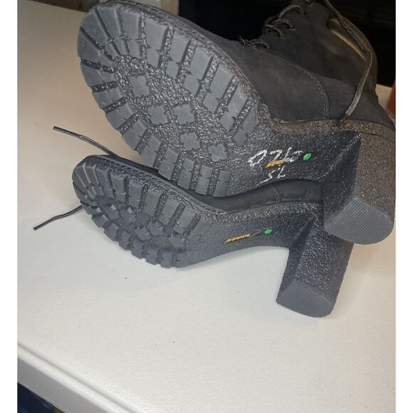 Timberland Women's Tillston High Heel Black Leather Boots Style A1H1I Size 7.5 - Picture 2 of 5